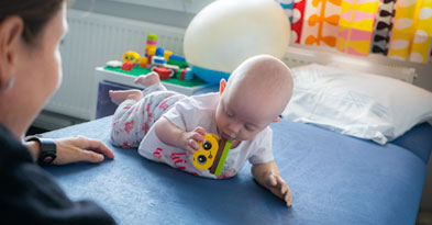 Freja med kravleprotese - Sahva