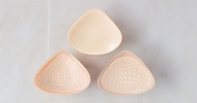 Tre forskellige brystproteser - Sahva