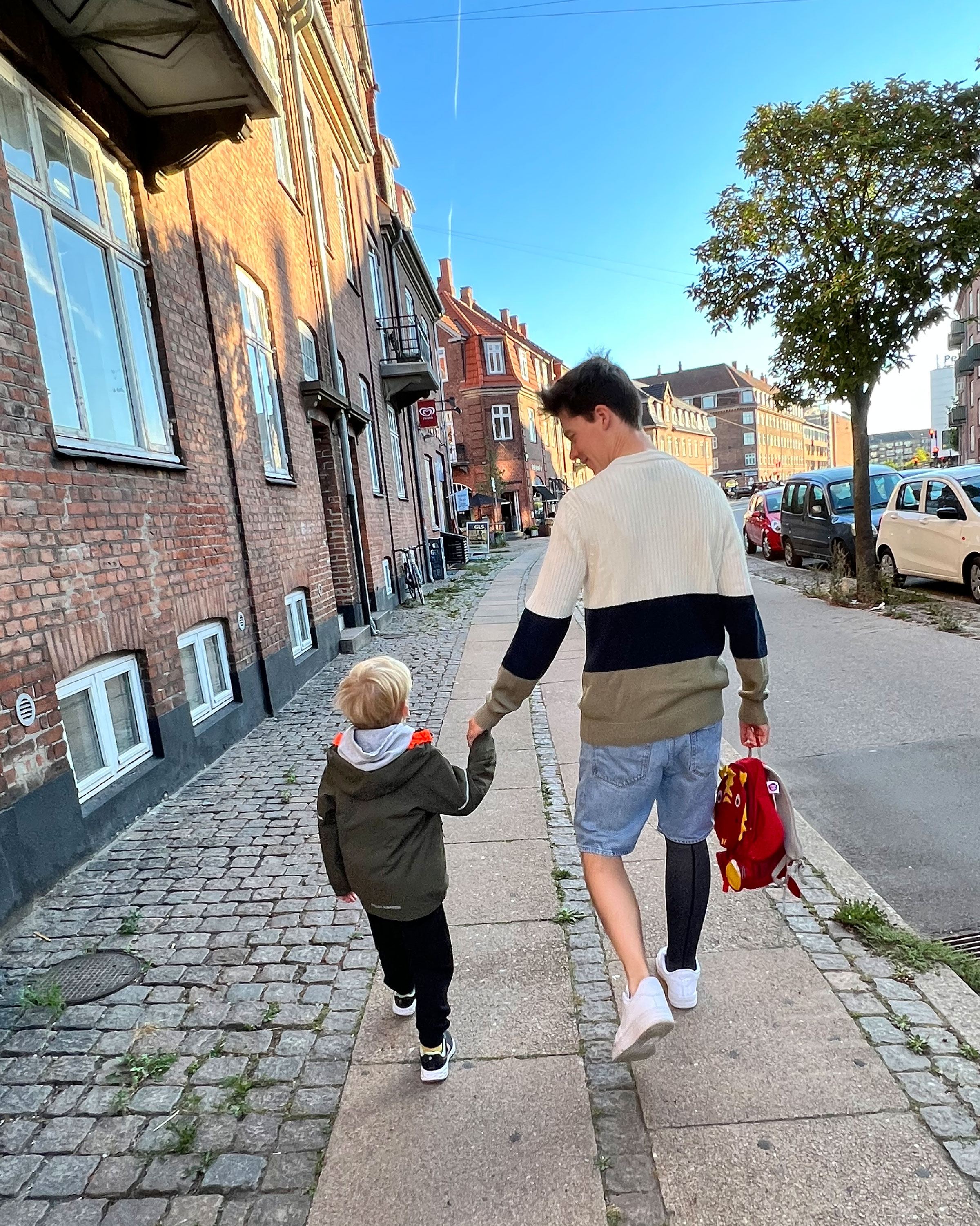 Lymfødem patient går tur med søn - Sahva