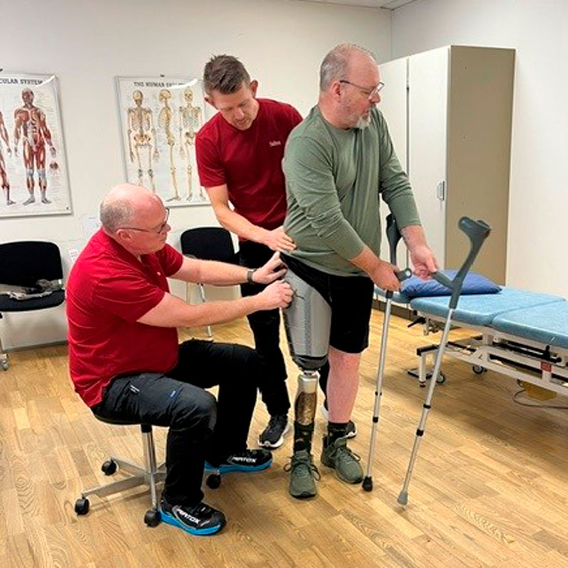 Varos hylster bliver tilrettet på benprotese - Sahva